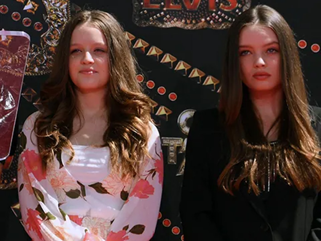 Finley Aaron Love Lockwood and her twin sister Harper Vivienne Ann Lockwood at the Hollywood Chinese Theatre during a handprint ceremony.